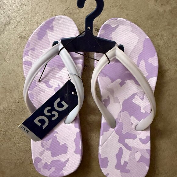 DSG Purple Camo Flip Flops - Size 13K - Picture 1 of 3